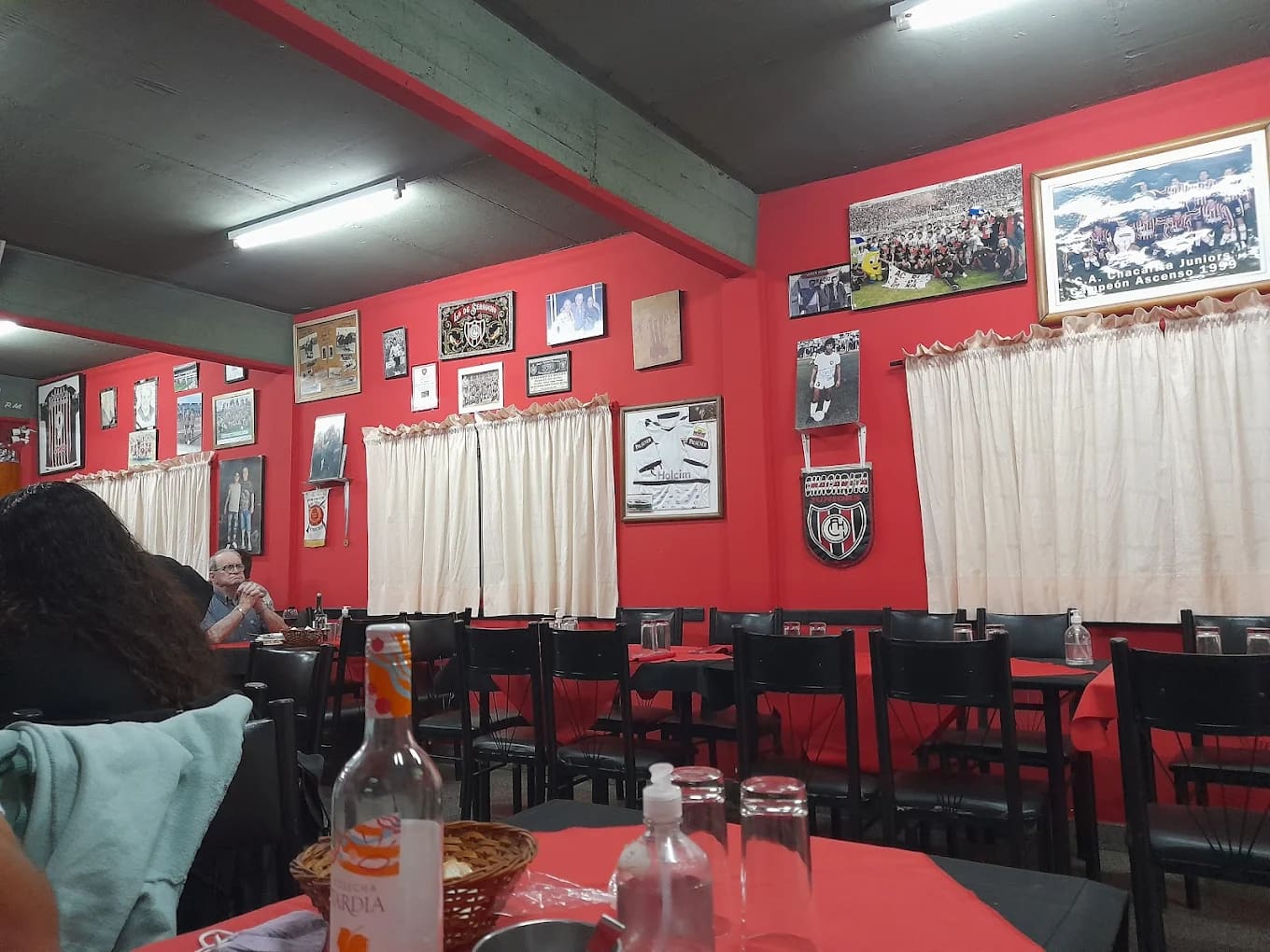 Fachada y ambiente de Círculo Resto